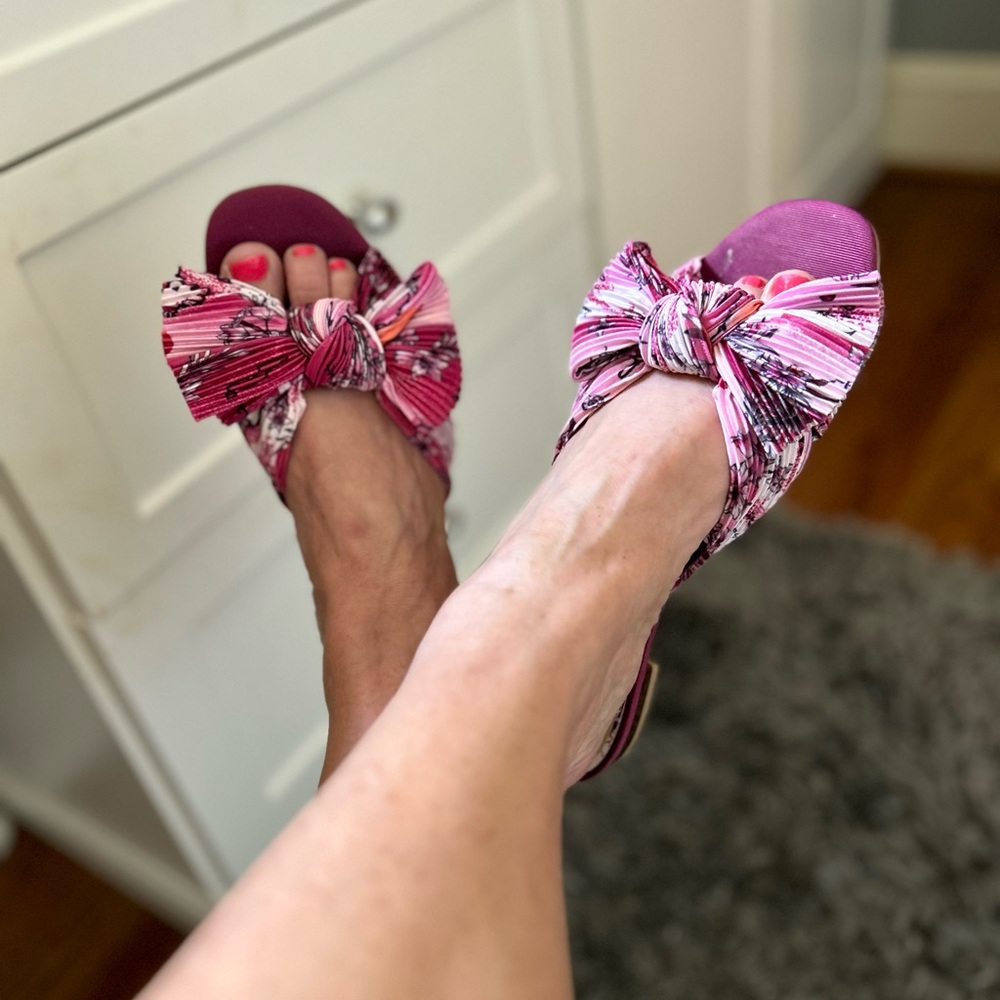 White House black market Pink sandals, size 9 1/2 and 10.